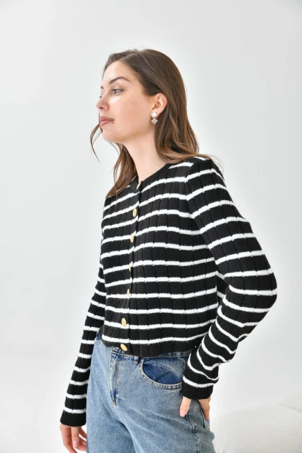 Siyah Beyaz Çizgili Triko Hırka