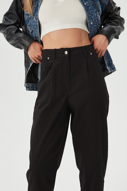 Womens Black Pleated Detail Carrot Trousers