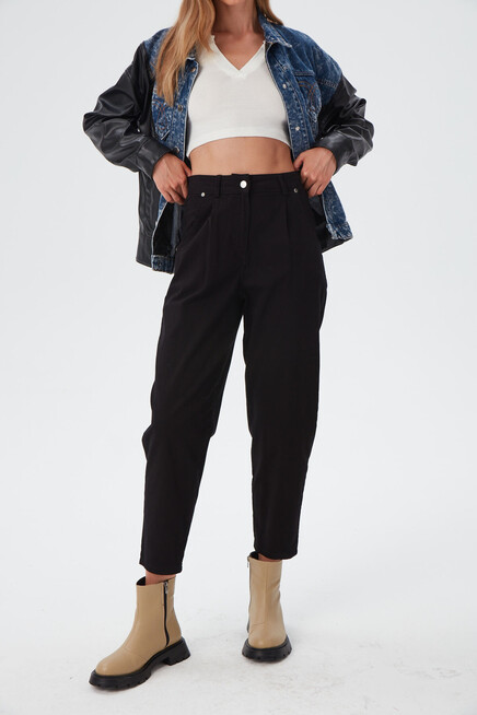 Womens Black Pleated Detail Carrot Trousers
