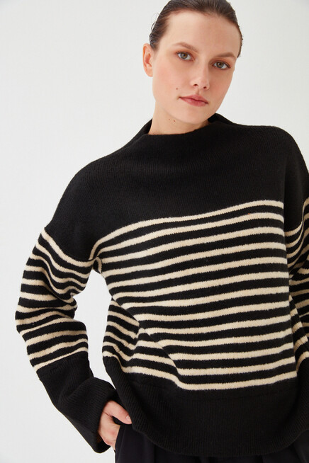 Kadın Siyah Yarım Bisiklet Çizgi Desen Oversize Kalın Triko Kazak