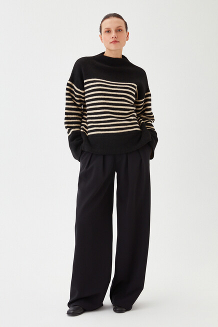 Kadın Siyah Yarım Bisiklet Çizgi Desen Oversize Kalın Triko Kazak