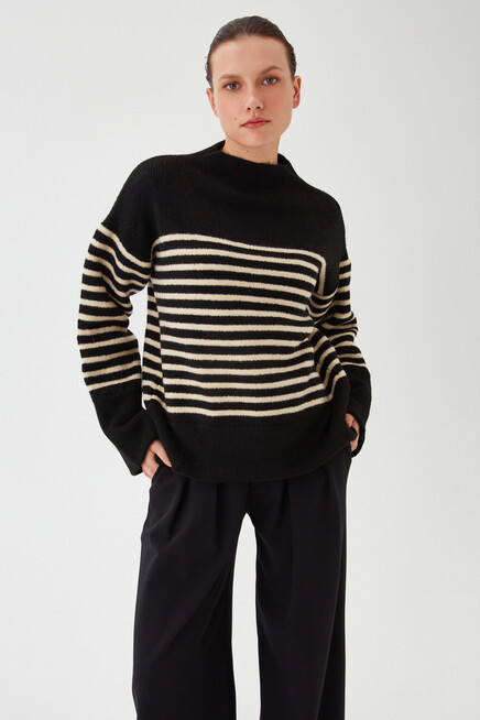 Kadın Siyah Yarım Bisiklet Çizgi Desen Oversize Kalın Triko Kazak