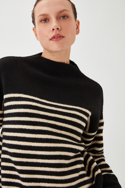 Kadın Siyah Yarım Bisiklet Çizgi Desen Oversize Kalın Triko Kazak