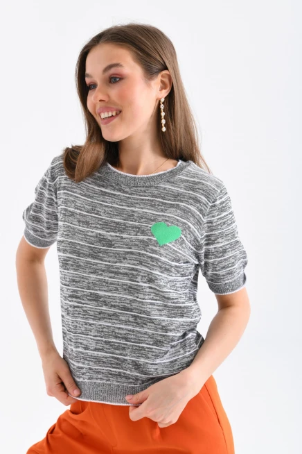 Gri Çizgili Yeşil Kalp Detaylı Kadın Triko