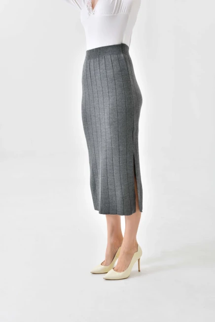 Uzun Yırtmaçlı Kalem Triko Etek