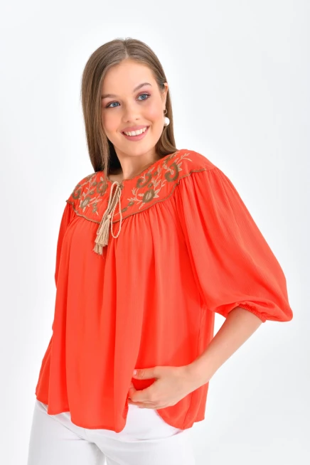 Kadın Bağlama Detay Nakışlı Salaş Bluz