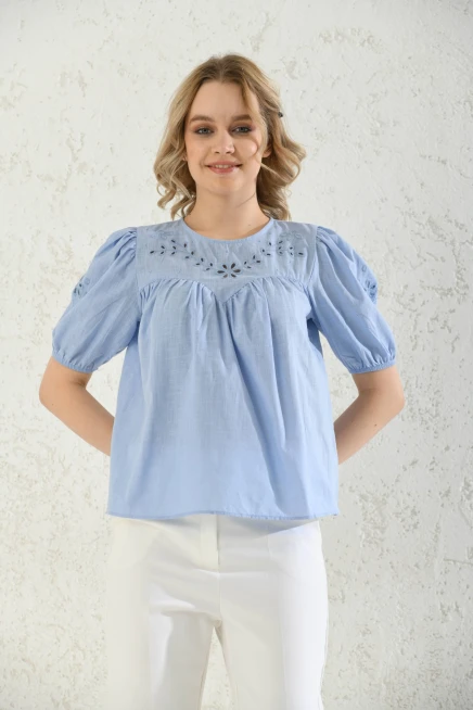 Bisiklet Yaka Nakış İşlemeli Keten Gömlek