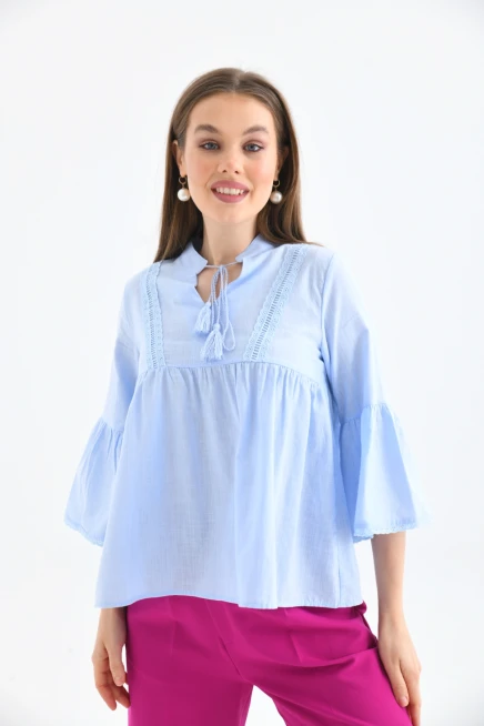 Kadın Bebe Mavi Volanlı Yaka Bağlamalı Rahat Kesim Dokuma Bluz