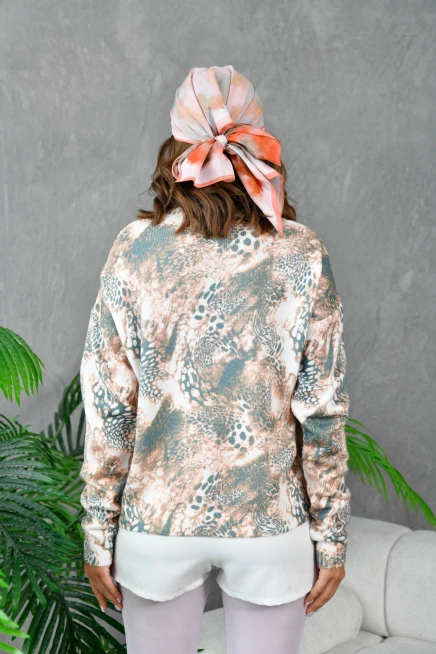 Kadın Dik Yaka Salaş Desenli Triko Kazak