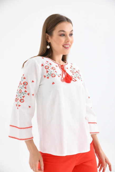 Bisiklet Yaka Bağlama Detay Etnik Nakışlı Bluz