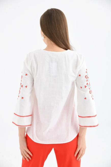 Bisiklet Yaka Bağlama Detay Etnik Nakışlı Bluz