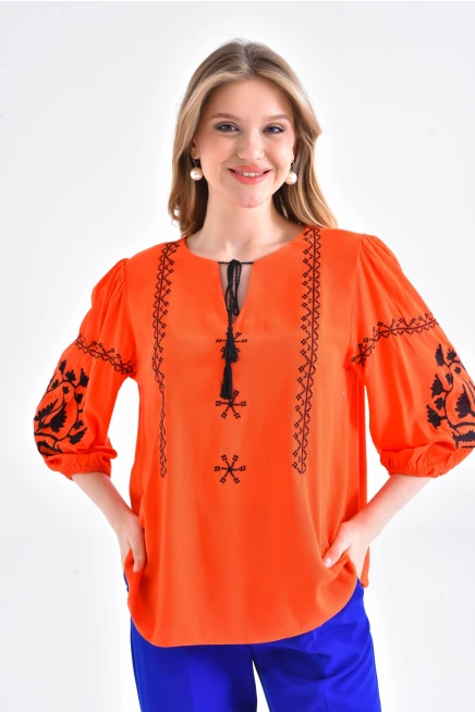 Kadın Nakış İşelmeli Bağcıklı Uzun Kol Dokuma Bluz