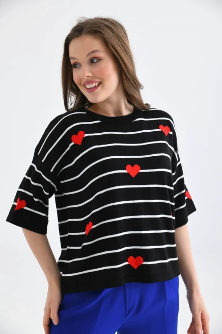Kadın Oversize Çizgili Siyah Kalp Nakışlı Triko Bluz