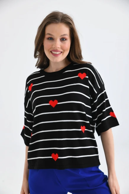 Kadın Oversize Çizgili Siyah Kalp Nakışlı Triko Bluz