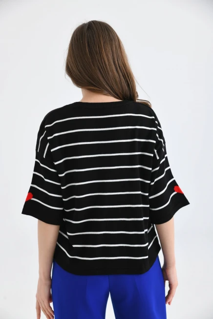 Kadın Oversize Çizgili Siyah Kalp Nakışlı Triko Bluz