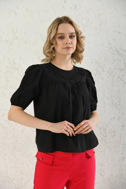 Bisiklet Yaka Nakış İşlemeli Keten Gömlek