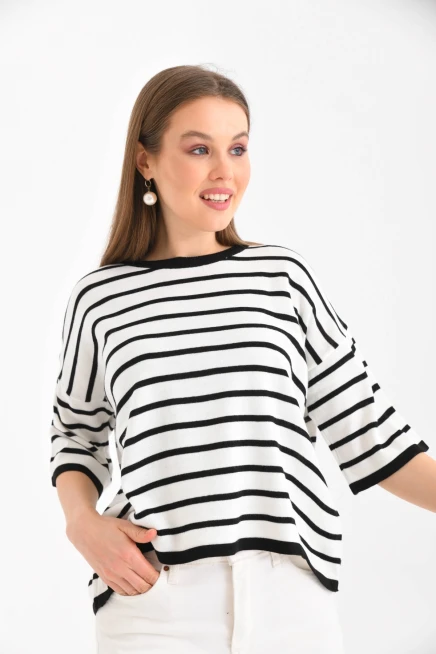 Siyah Çizgili Bisiklet Yaka Mevsimlik Salaş Triko Kazak