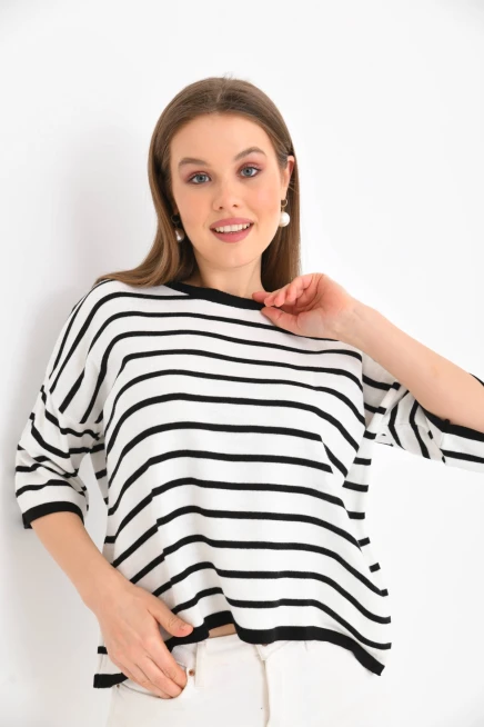 Siyah Çizgili Bisiklet Yaka Mevsimlik Salaş Triko Kazak