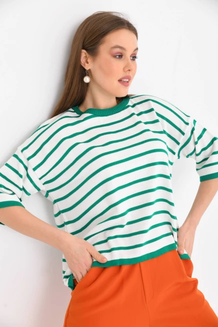 Siyah Çizgili Bisiklet Yaka Mevsimlik Salaş Triko Kazak