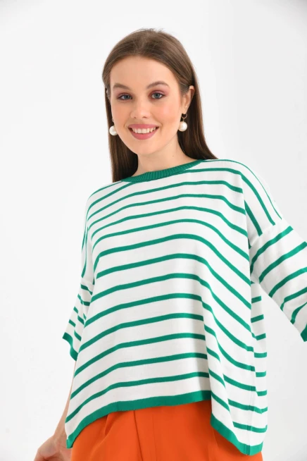 Siyah Çizgili Bisiklet Yaka Mevsimlik Salaş Triko Kazak