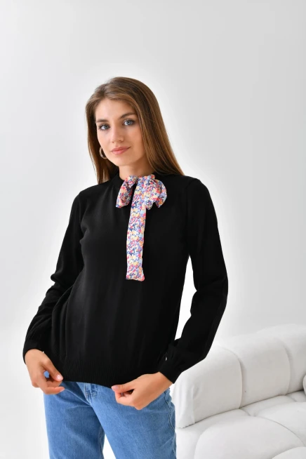 Fular Detaylı Bisiklet Yaka Triko Kazak