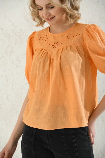 Bisiklet Yaka Nakış İşlemeli Keten Gömlek