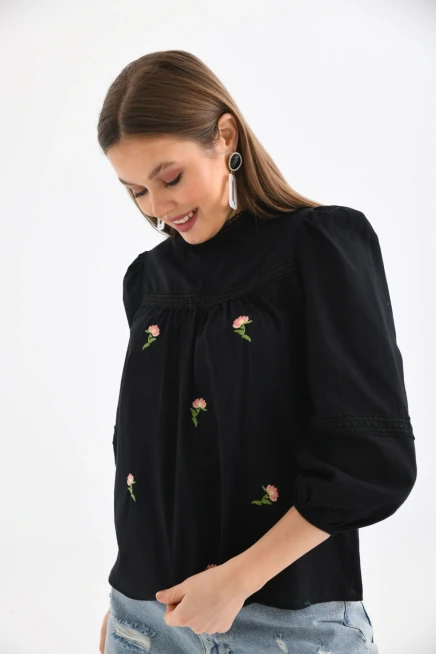 Kadın Uzun Kol Güpür Detay Nakışlı Keten Bluz