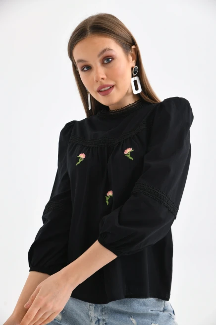 Kadın Uzun Kol Güpür Detay Nakışlı Keten Bluz