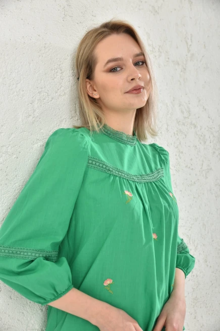 Kadın Uzun Kol Güpür Detay Nakışlı Keten Bluz
