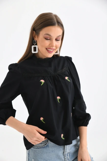 Kadın Uzun Kol Güpür Detay Nakışlı Keten Bluz