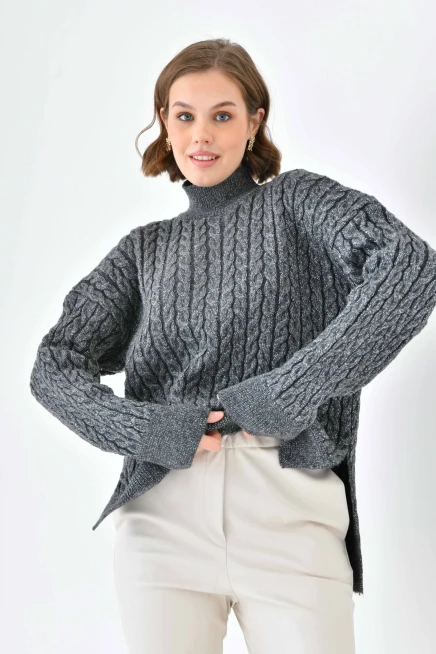 Kadın Yarım Balıkçı Yırtmaçlı Salaş Triko Kazak