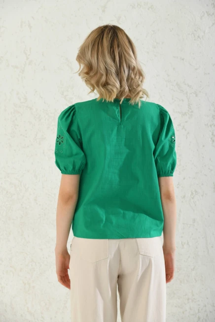 Bisiklet Yaka Nakış İşlemeli Keten Gömlek