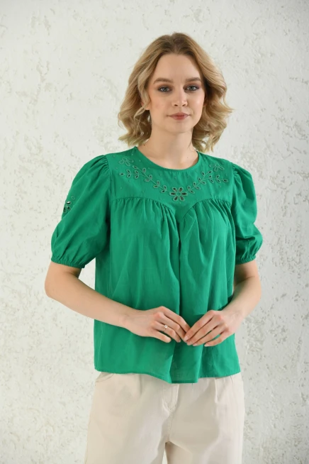 Bisiklet Yaka Nakış İşlemeli Keten Gömlek