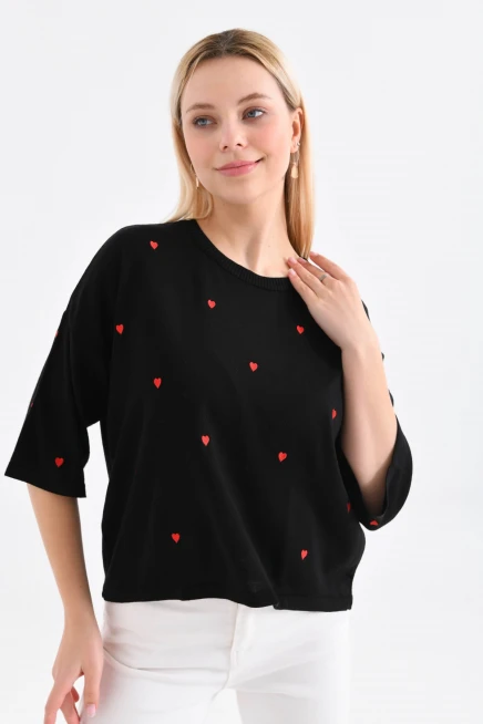 Kalp Nakışlı Düşük Kol Oversize Triko Kazak