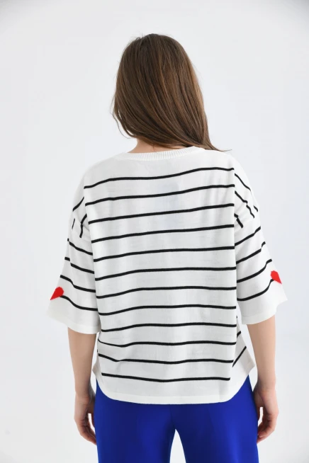 Oversize Çizgili Kırmızı Kalp Nakışlı Triko Bluz