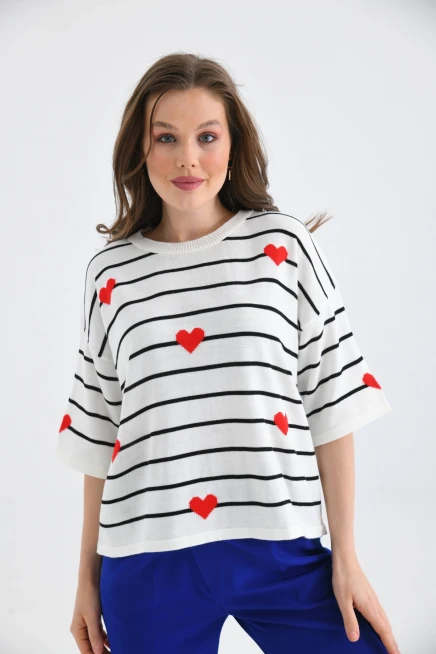 Oversize Çizgili Kırmızı Kalp Nakışlı Triko Bluz