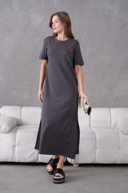 Nakış İşlemeli Kısa Kol Yırtmaçlı Yazlık Penye Elbise