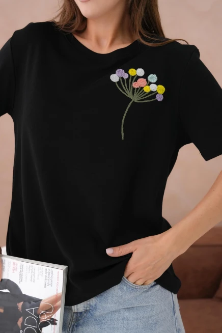 Nakış İşlemeli Kısa Kol Basic T-Shirt