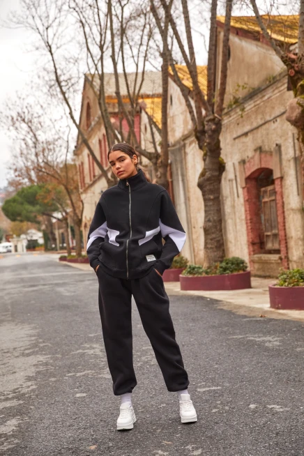 Kadın Siyah Garni Detay Fermuar Kapama Dik Yaka Şardonlu Takım