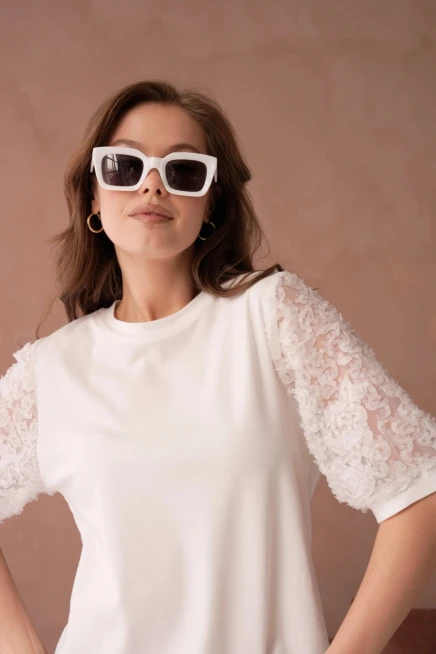 Bisiklet Yaka Kolları Yoğun Tül Detaylı Basic T-Shirt