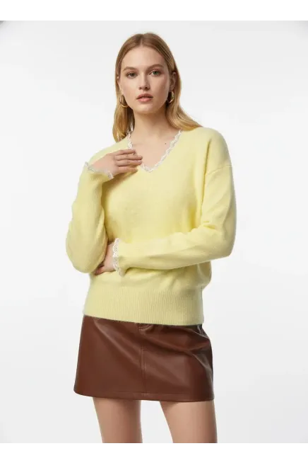 Kadın V Yaka Dantel Detaylı Şardonlu Triko Kazak 8716